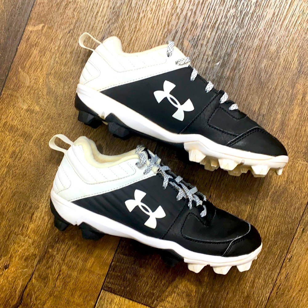 Under Armour Cleats- unisex